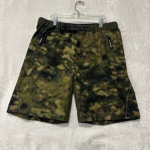 And Wander Women’s Size 4 Camo Technical Belted Shorts Waterproof 10.5”